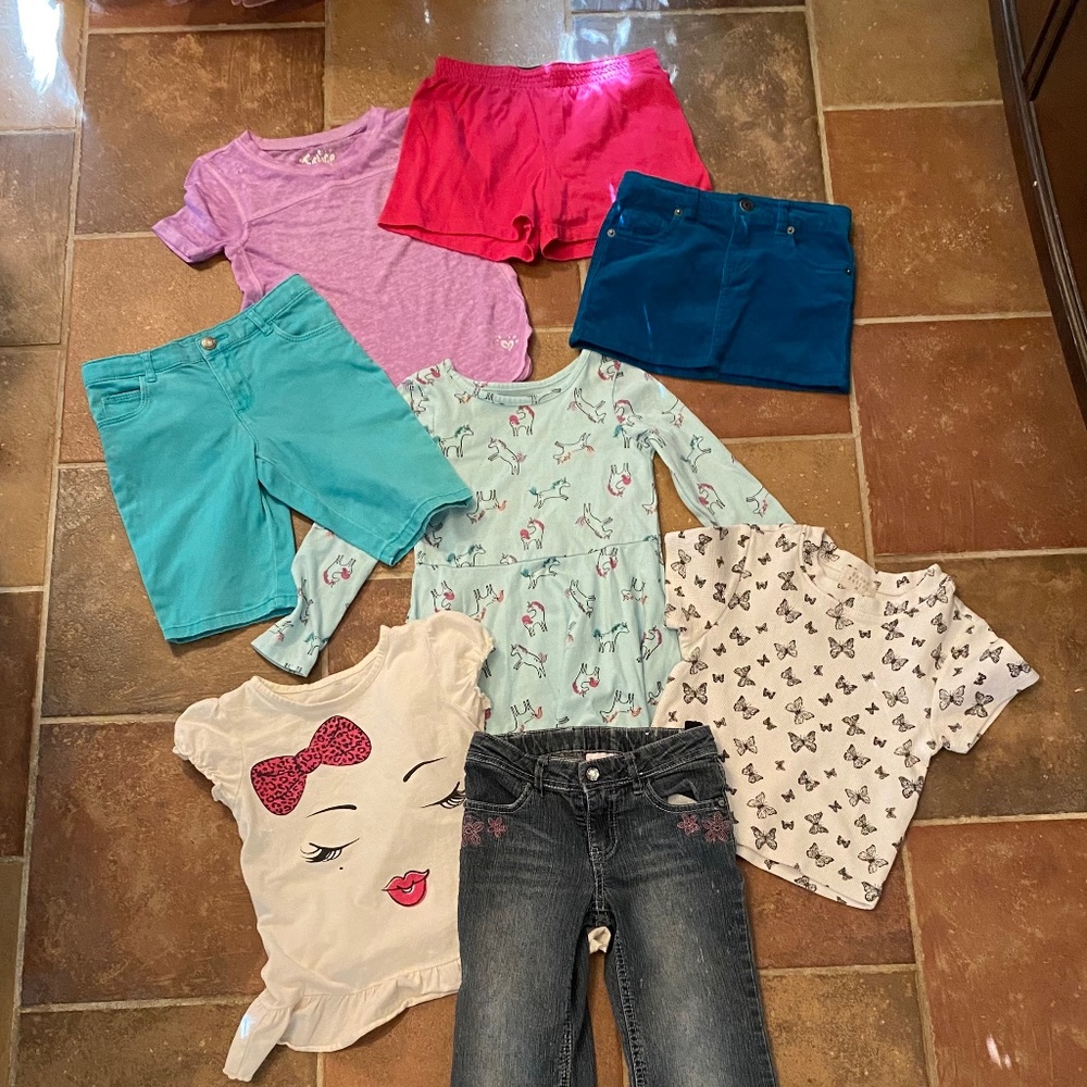*SOLD* - Sale Price/Buy Now* Girls Sz5 jean, shorts, skirt, tees - 8 items! - Picture 1 of 5